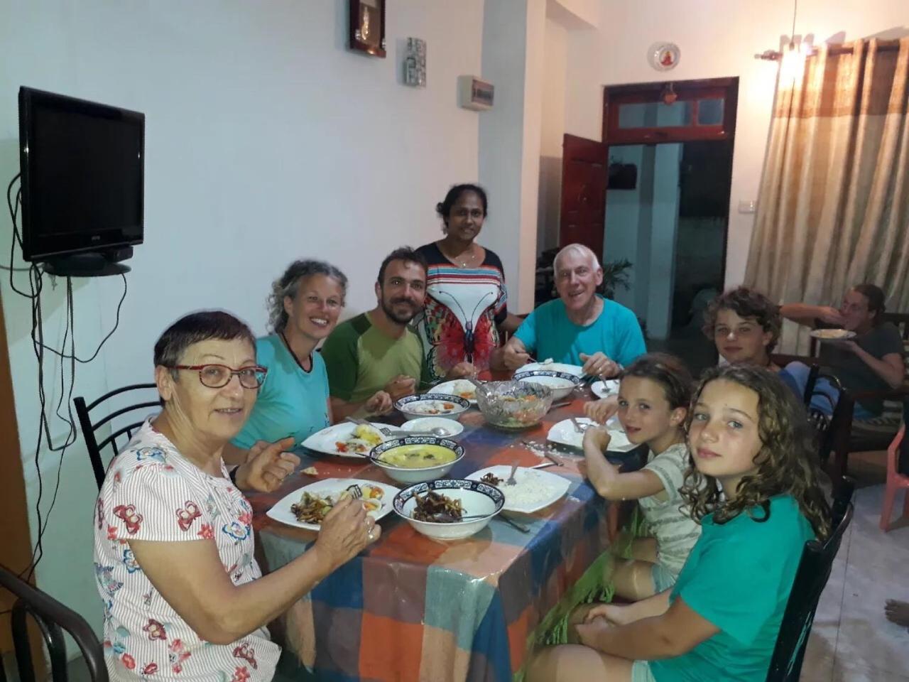 Nisansala Homestay Kandy Deiyannewela Exteriör bild