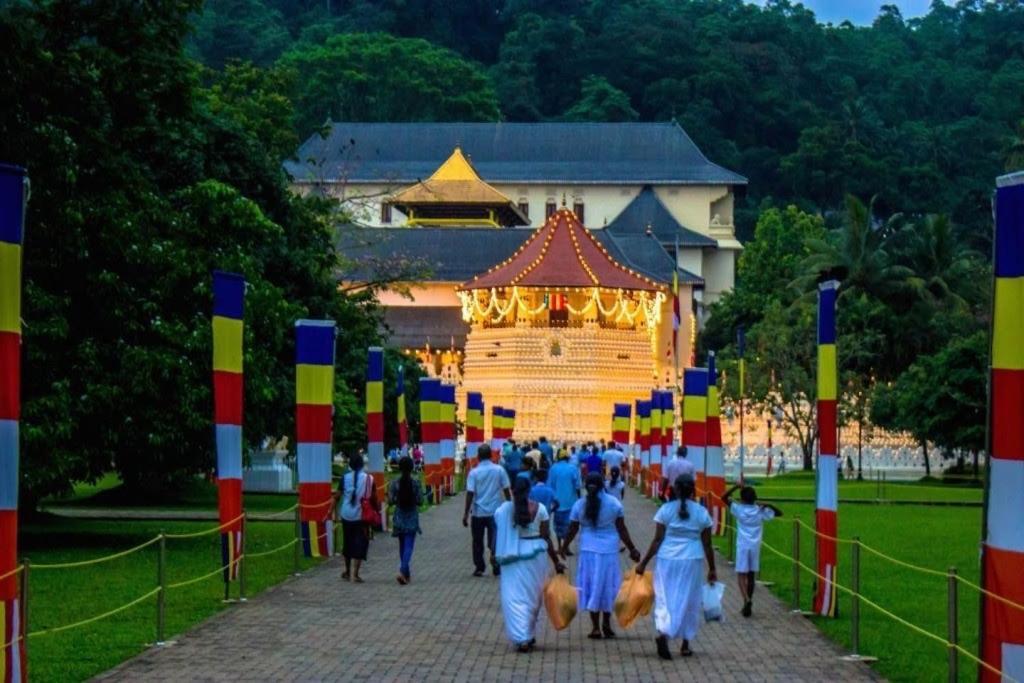 Nisansala Homestay Kandy Deiyannewela Exteriör bild