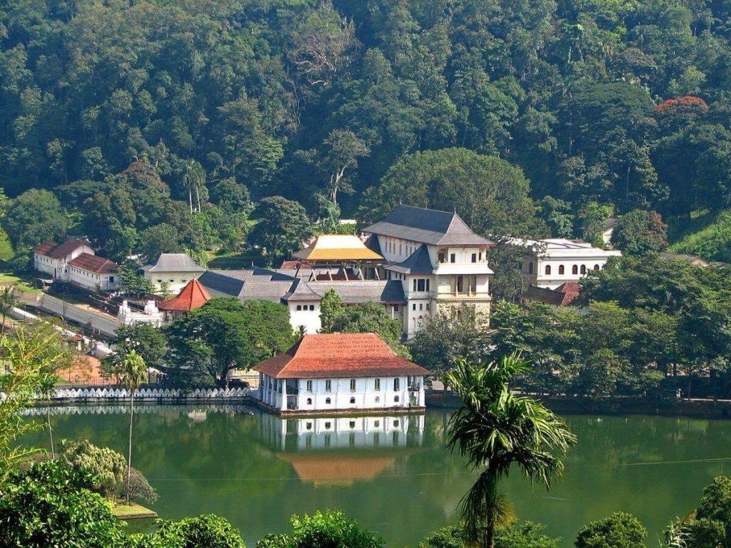 Nisansala Homestay Kandy Deiyannewela Exteriör bild